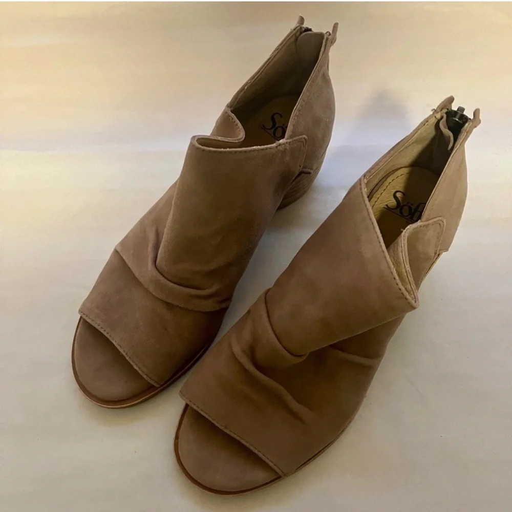Sofft Women's Tan Catelyn Suede Peep-Toe Ankle Bootie Heel Shoes